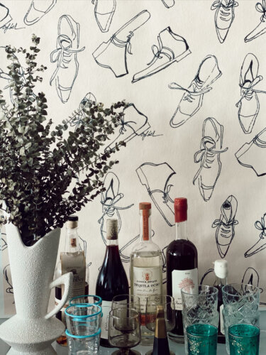 Dainty Shoe at a Bar wallpaper